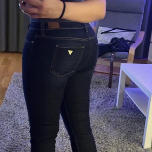 Low waisted bootcut jeans - Low waisted bootcut jeans från Guess