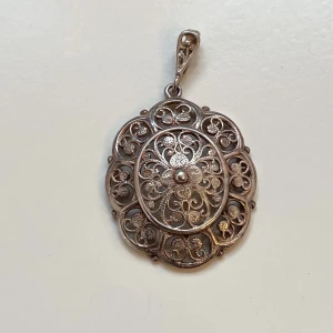 Berlock silver  - Vacker berlock i silver 