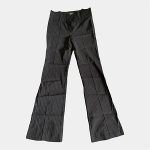 Kostymbyxor  - För stor i midjan på mig tyvääärr :((  (Midjemåttet är 35cm)