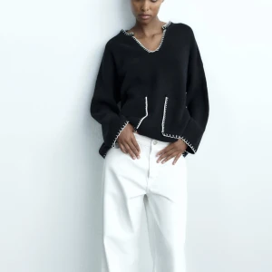 Stickad tröja - Fin stickad tröja från zara knappt använd, slutsåld på hemsidan, oversized modell