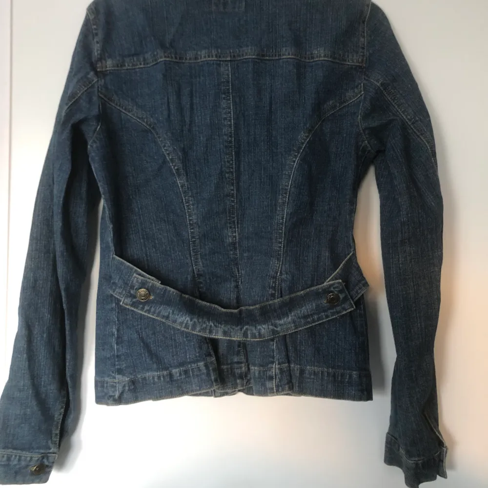 Designer jeansjacka från Sonia Rykiel Köparen står för frakten. Jackor.