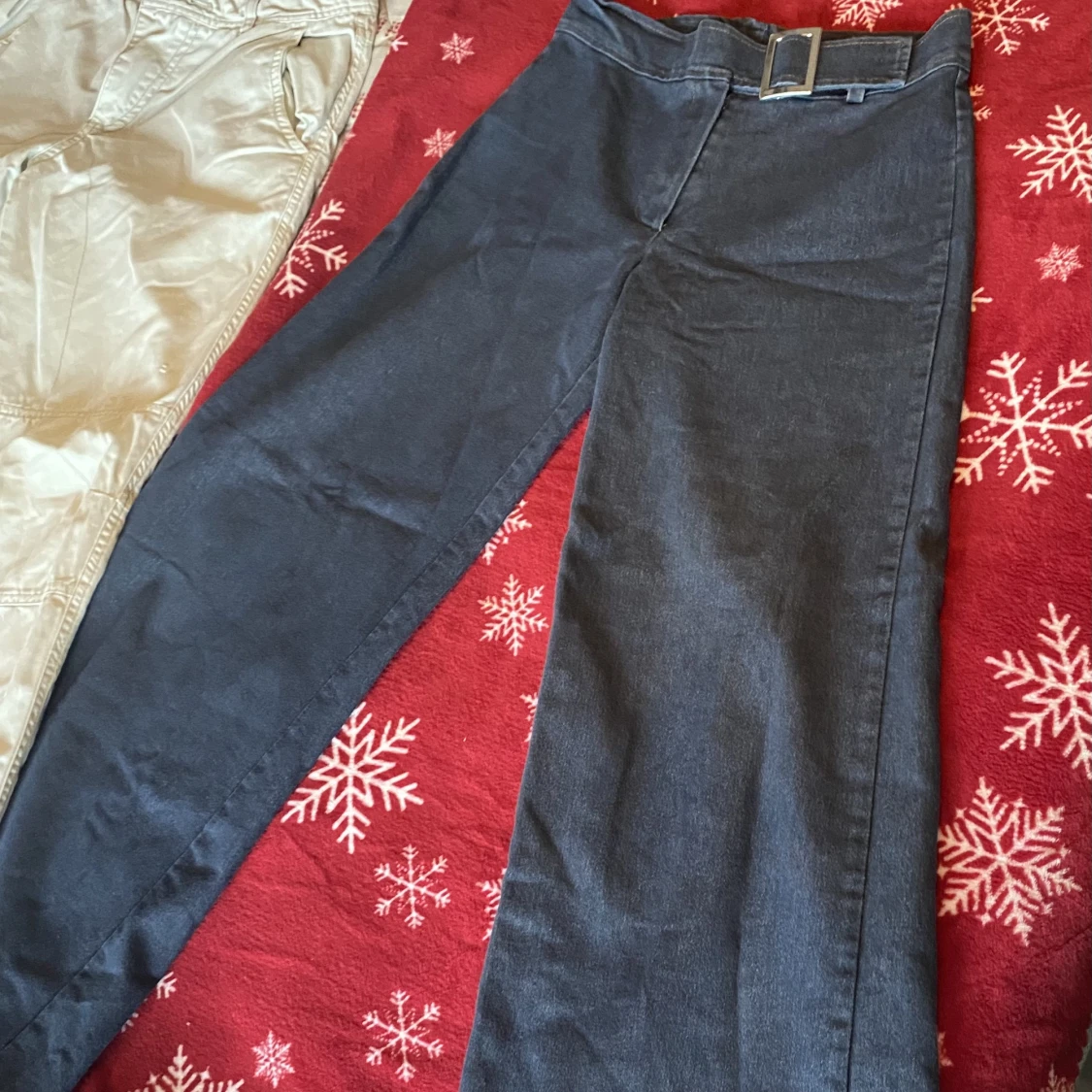 Jeans två pack, beiga och mörkblå - 91