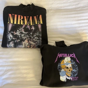 Tjocktröjor  - Säljer mina två tjocktröjor, styckpris 100kr ⭐️ Se bild nummer 2 för baksidan på tröjorna !! 