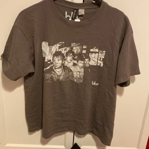 Blur t-shirt  - Blur tröja aldrig använd köpte för 149 kr ( skriv om ni undrar någon eller så )