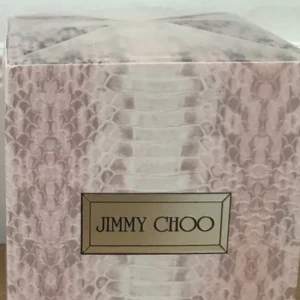 Jimmy Choo parfym oanvänd - Jimmy Choo Edt 100 ml, oanvänd i plomberad förpackning, 390 kr  Finns att hämta i Torslanda. Postas mot fraktkostnad. Prutat och klart!