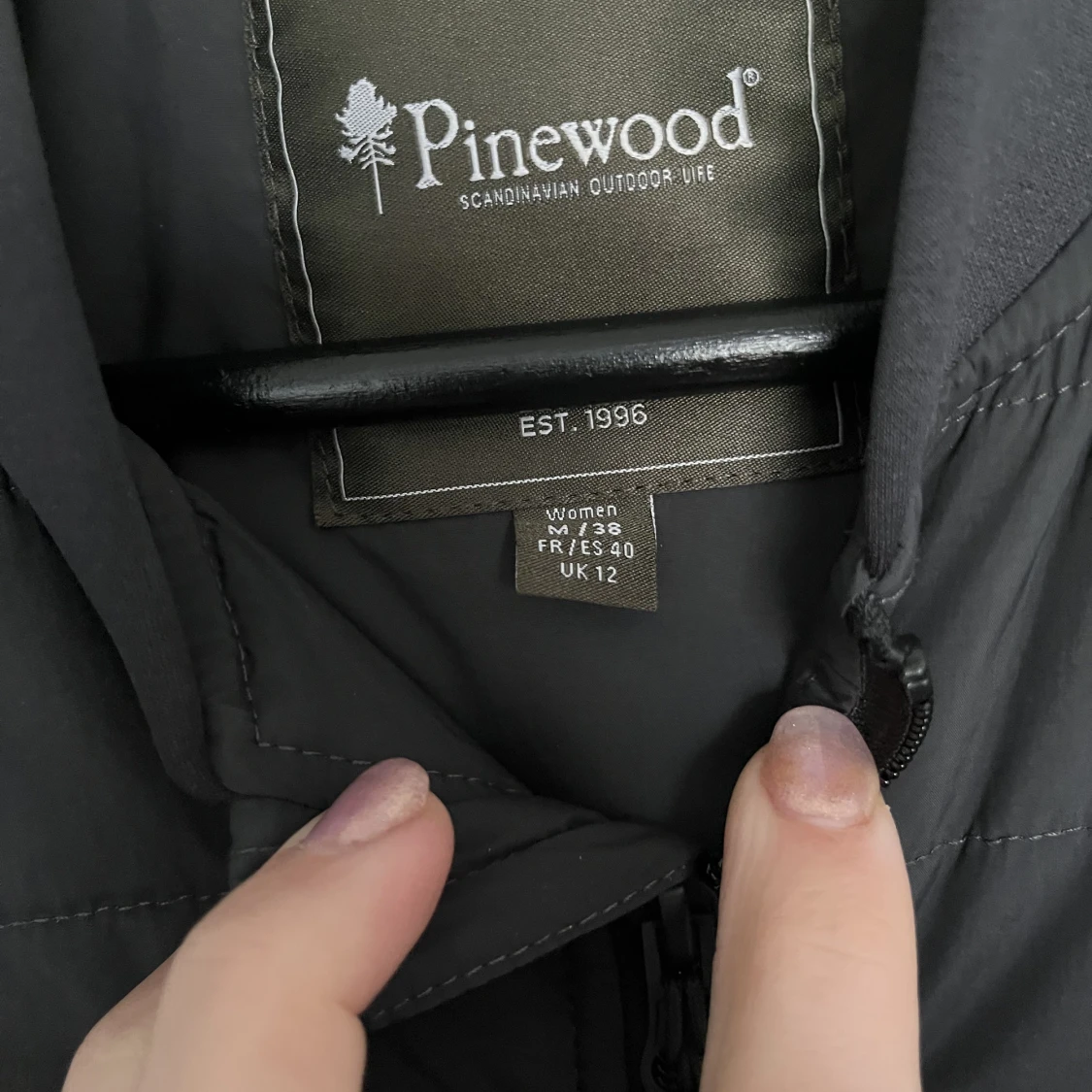 Pinewood väst - 90