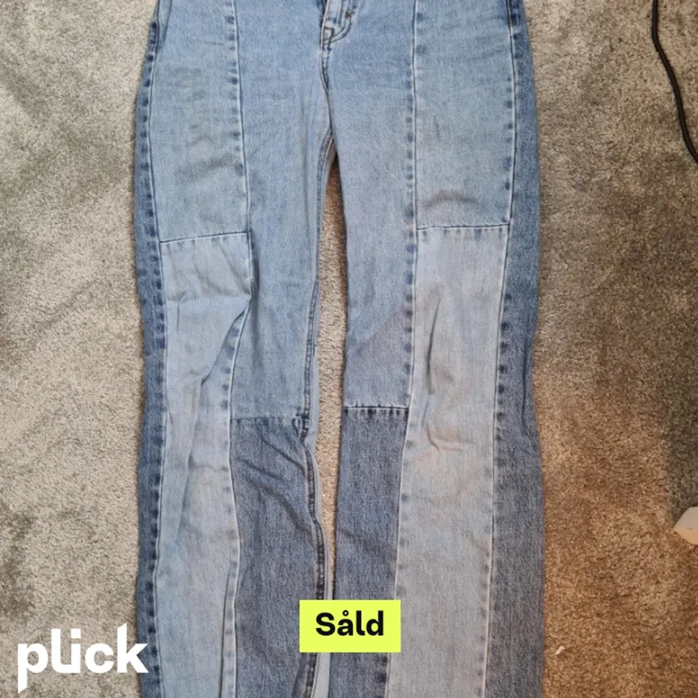 (Lånad bild) Köpte byxorna för ett tag sen av en annan tjej här på plick . Jeans & Byxor.