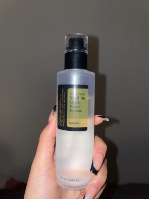 SnigelSerum - säljer detta virala snigel serumet. inte använt det så mkt & säljer främst för att jag inte har orken eller tiden till att använda. är heller inte ett fan av hudvård osv. äkta!! nypris 240kr