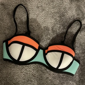 Triangl bikini  - Super sött bikini sett! oanvänd av mig!😍💕 den är liten i storleken