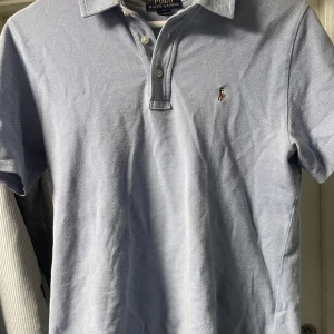 Ralph lauren pike  - Säljer nu min Ralph lauren pike då den är för liten det är en L (14-16) år barnstorlek men den sitter som Xs