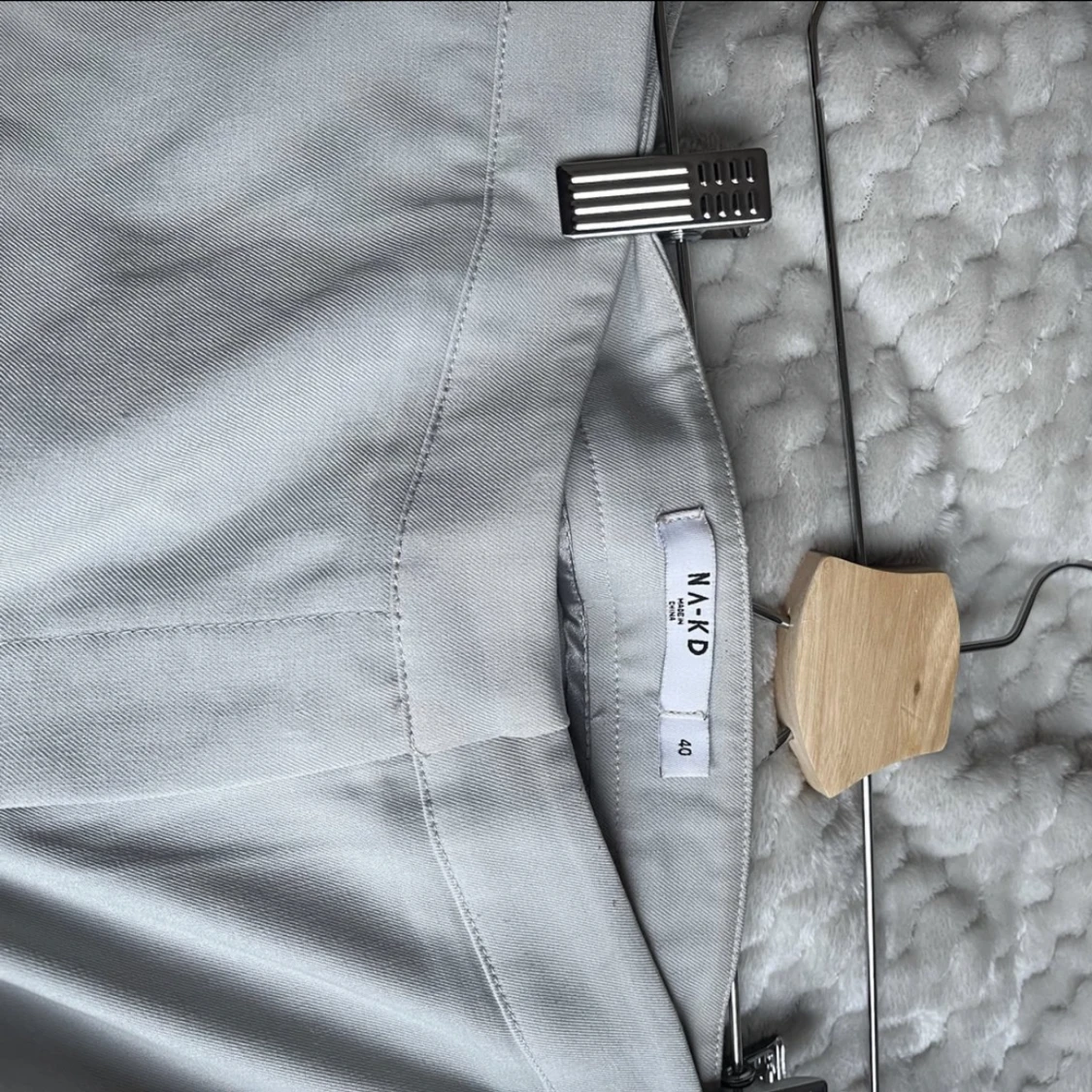 Gråa kostymbyxor NAKD - 91