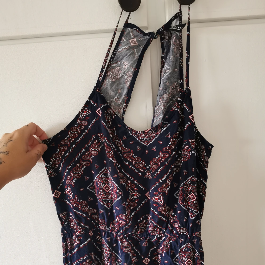 Klänning med slits på varsin sida - 90