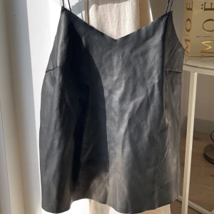 Linne i fejkläder från Zara - Superfint svart linne 💕