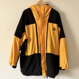Nike ACG storm-fit jacka  - Jackan är i storlek XL och från 90 talet