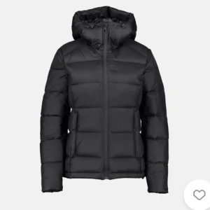 Svart vinterjacka  - Varm dunjacka från Everest med ord pris på 2499, har även tum hål och stora rymliga fickor med dragkedja. Fråga gärna för bilder på💗