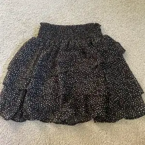En volang kjol från hm. 146/152😊