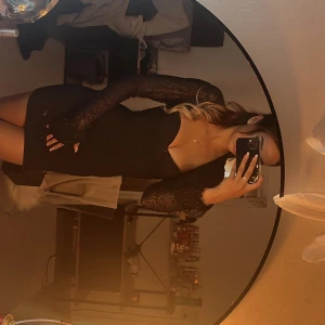 Klänning  - Oh polly klänning storlek 4 (S) Enadst använd 1 gång. 