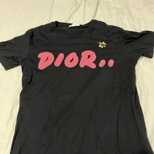 Oanvänd Dior T-shirt