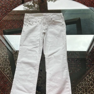 True religion jeans - Tja! Säljer ett par true religon jeans! Knappast använda 9/10 i skick. Äkta! Är det någon fråga är det bara att hör av sig! 🙂