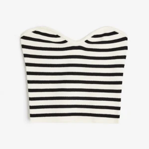Randig tubtopp - Säljer denna randiga tubtopp från H&M, i storlek S. fint skick🤍🖤