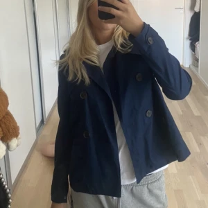 Jacka från Stradivarius  - FRI FRAKT. Knappt använd, superfin höstjacka. 💛💛💛