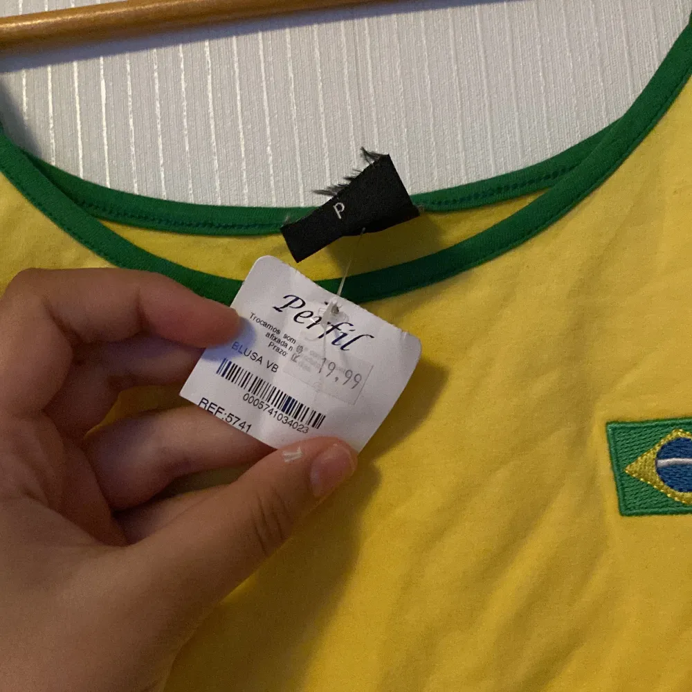 Köpt i Brasilien och aldrig använd. ❤️pris kan diskuteras❤️. T-shirts.