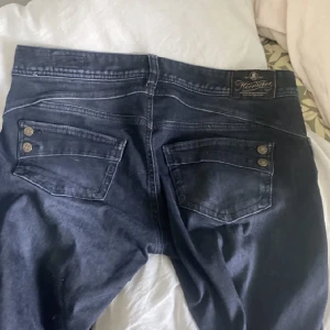 Jeans  - As snygga Low rise jeans som tyvärr är för stora för mig 