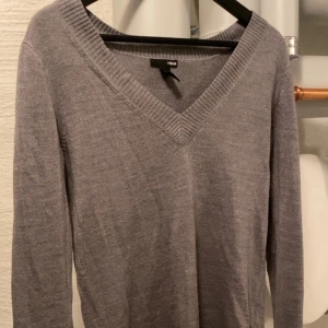 Stickad tröja - grå stickad tröja från hm, jättebra skick
