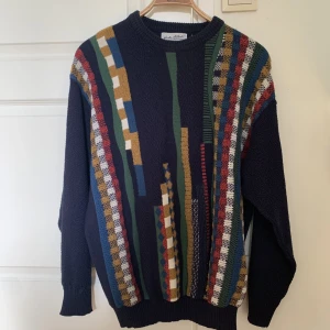 Stickad tröja  - Italiensk stickad tröja i storlek XXL (passar även mindre). Skicka meddelande vid frågor eller fler bilder 