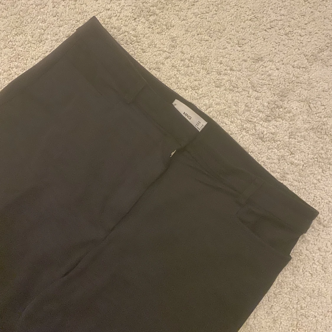 Svarta, raka kostymbyxor - 90