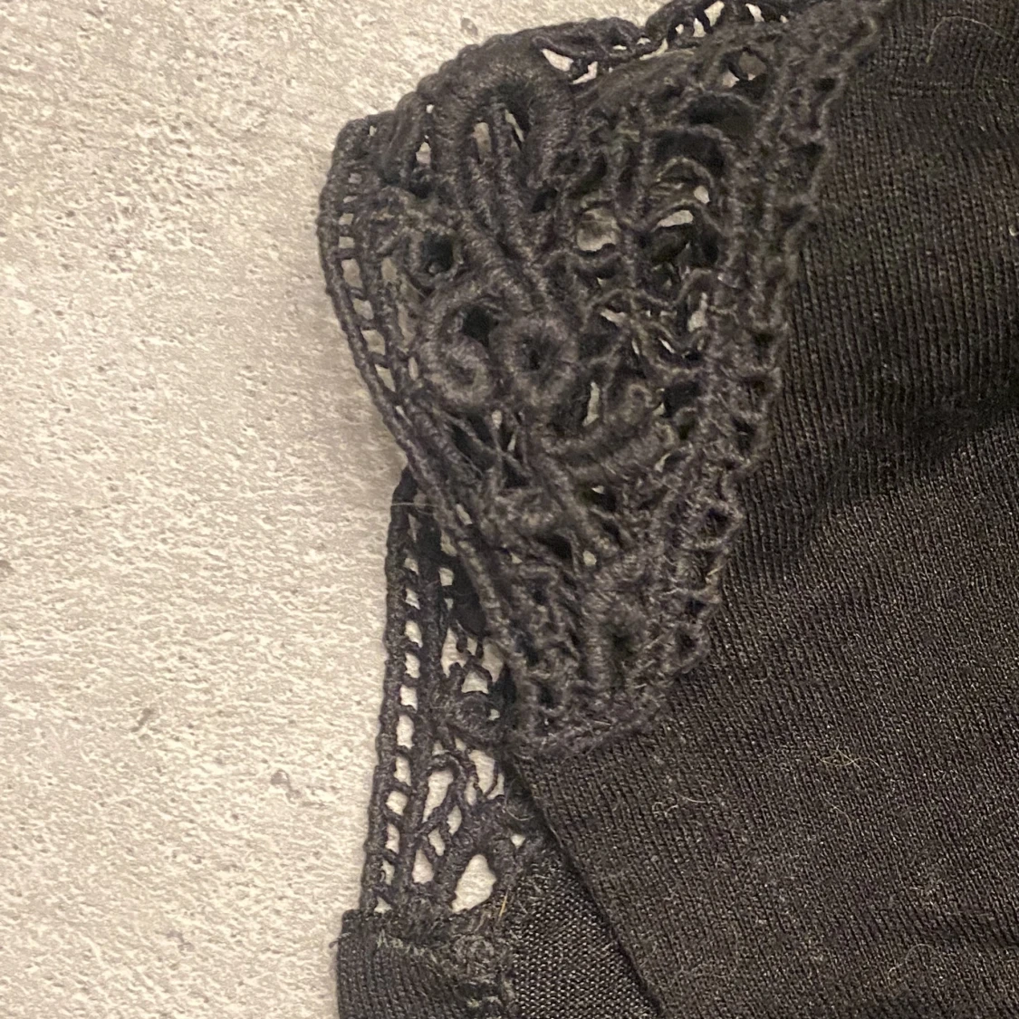 Tunn tshirt med detaljerade ärmar - 90