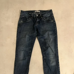 Byxor - Säljer mina denim byxor, aldrig använda, köpte dom för 500kr så säljer dom för 300kr