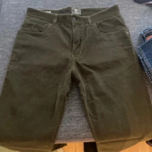 Timberland Manchester byxor  - En gång använda Timberland manchesterbyxor, militärgrön