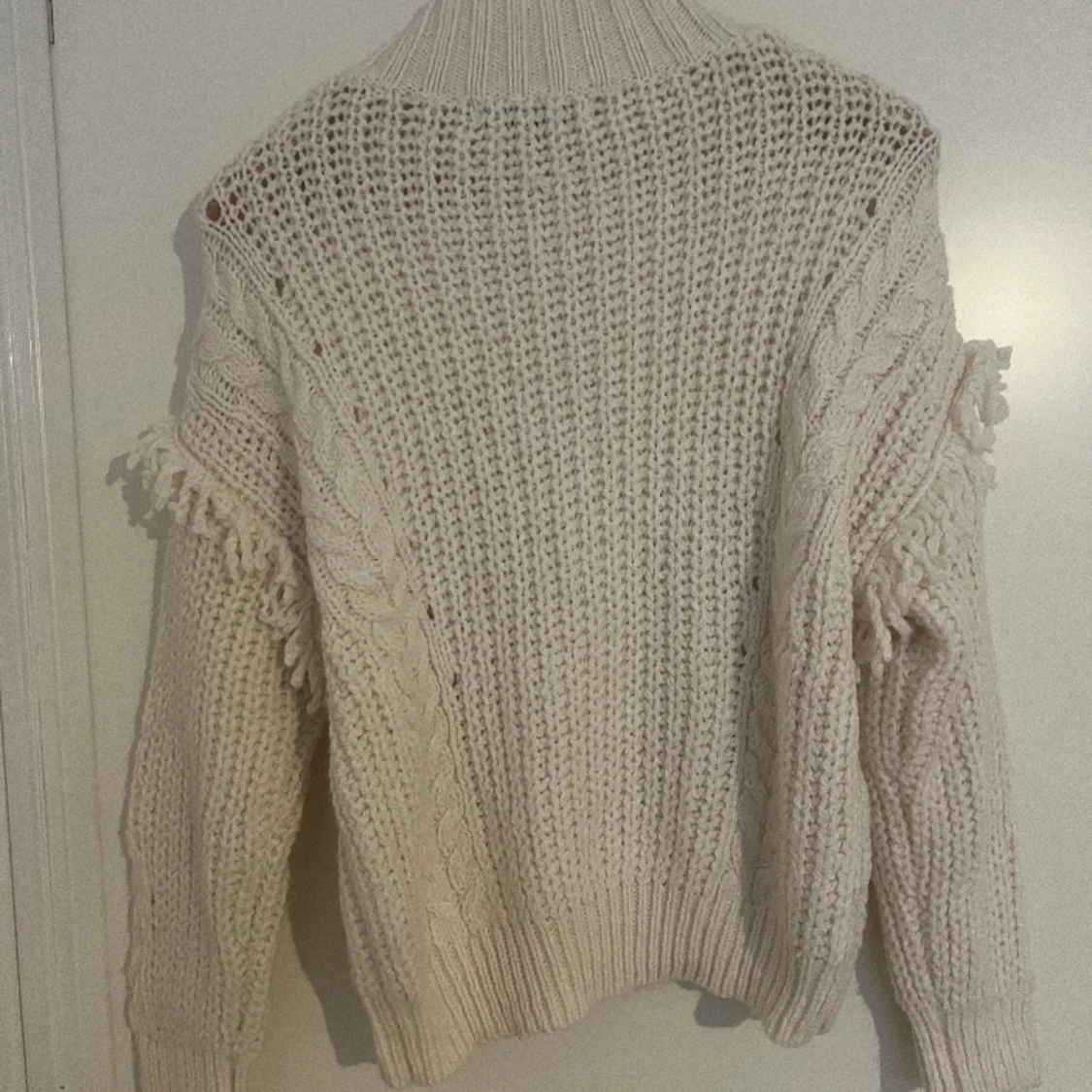 Vit tjock tröja från Mango  - 90
