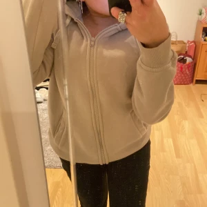 H&M zipup - Beige Zipup från H&M