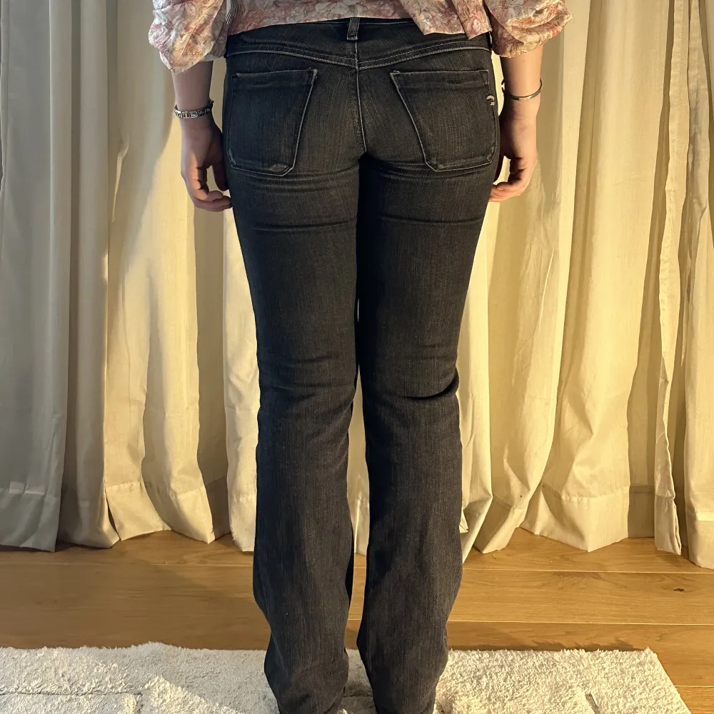 Diesel jeans vintage! Tyvärr får små. Midjemått 40 innerbenslängd 75 cm💥💥. Jeans & Byxor.