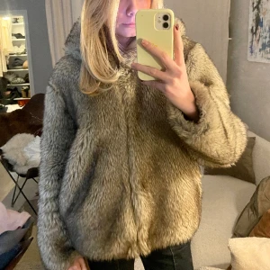 Pälsjacka med luva - Världens mysigaste jacka🤩
