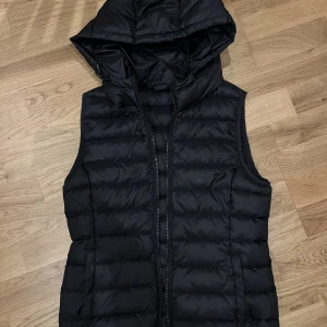 Only väst - Använd Max 4 gånger  Hör av er vid frågor