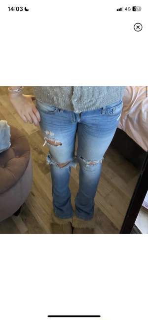 Så snygga lågmidjade jeans från Hollister💕 (lånade bilder från förra ägaren) men skriv för egna, jag är 163 o de passar utmärkt i längden!
