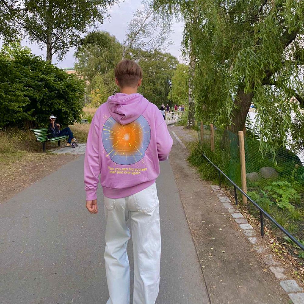 Weekday lila hoodie sale