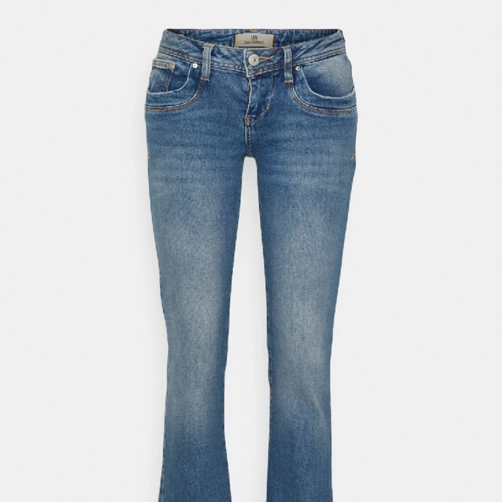 Lågmidjade jeans från Ltb , helt slutsålda 🙌NYSKICK🙏. Jeans & Byxor.