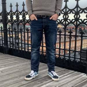 Säljer dessa extremt trendiga Tiger of Sweden jeans! Cond 10/10, nyskick! Storlek; W30 L34. Modellen är 178cm och väger 66kg. Nypris ligger runt 1399kr. Vårat pris; 549kr! Hör av er vid funderingar!