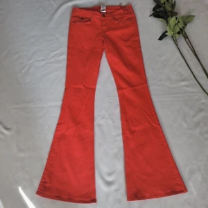 Nya truereligion - Nya true religion använda en ggn, dom är i en stark/klar röd och perfekta nu till julen✨⛄️(inte mina bilder)