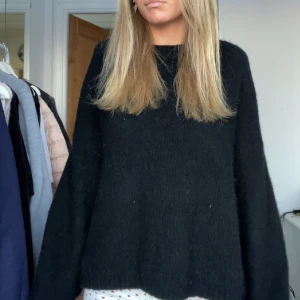 Stickad tröja  - Stickad tröja från Cubus, i ull! Nypris är 600, använd Max 5 ggr, inte nopprig och den sticks inte, inga andra defekter heller 💜🙌🏼💫