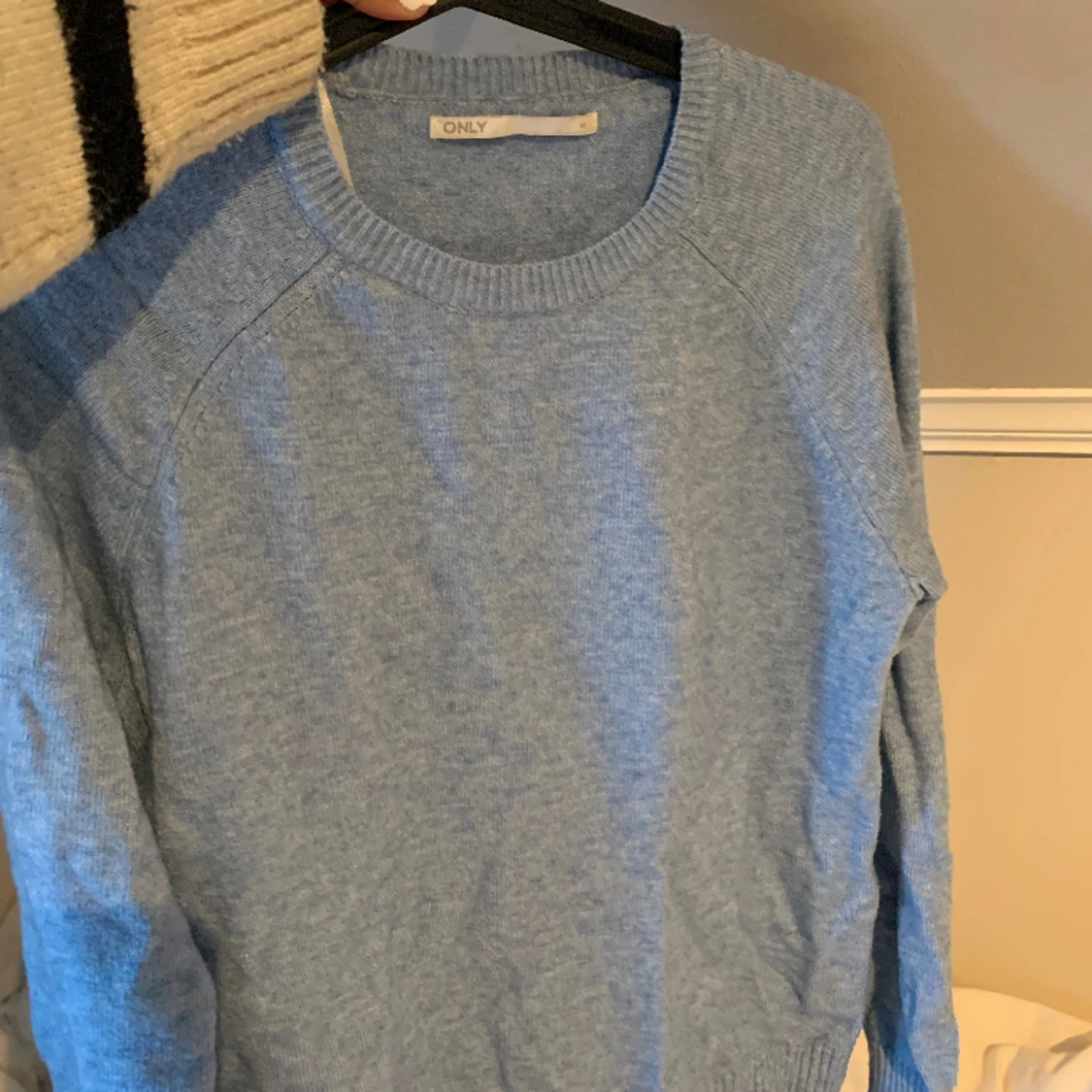 Blå stickad tröja
