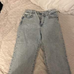 Jeans helt nya i bra skick, ej använda 