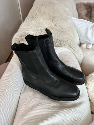 Flattered vintersko - Modell Ursula, använda 2 gånger - i jättefint skick. Fodrade inuti.