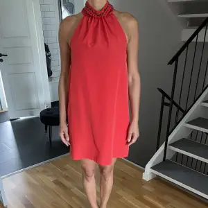 Röd klänning använd 1 gång
