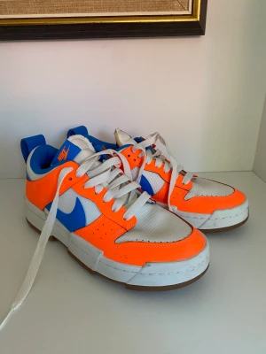 Dunks blå orange  - Säljer dessa skorna för dom int passar min stil💕orglinal pris: 1000kr 
