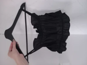 Söt topp - Så söt topp från Hm! Helt ny med prislapp💓 står att de är storlek xl men jag upplever att den är väldigt liten I storleken. Jag testade den och den var inte särskilt stor på mig som brukar ha storlek s!